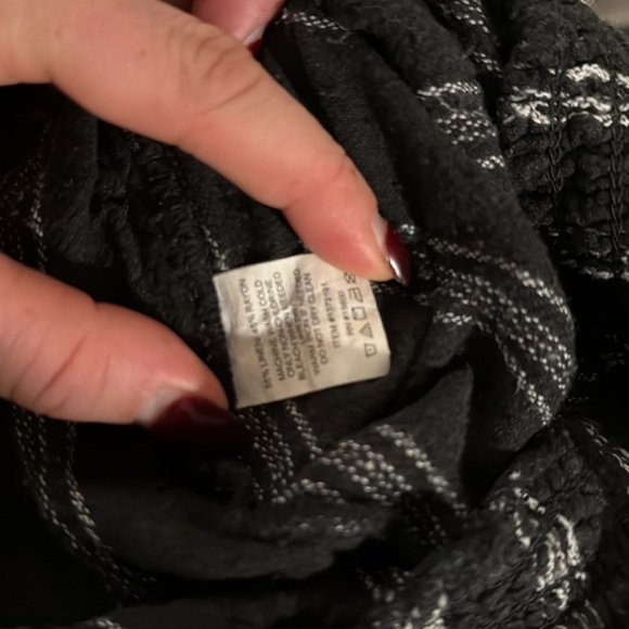 Briggs New York Women's Linen Blend Pull-On Shorts with Pockets and Drawstring - Picture 6 of 9